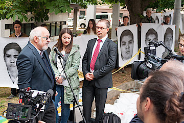 Mahnwache vor dem Landgericht in Stuttgart, Mai 2018. Foto: © Ohne Rüstung Leben 