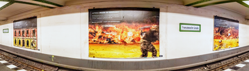 Plakatkampagne der "Aktion Aufschrei - Stoppt den Waffenhandel!" im U-Bahnhof "Französische Straße" in Berlin
